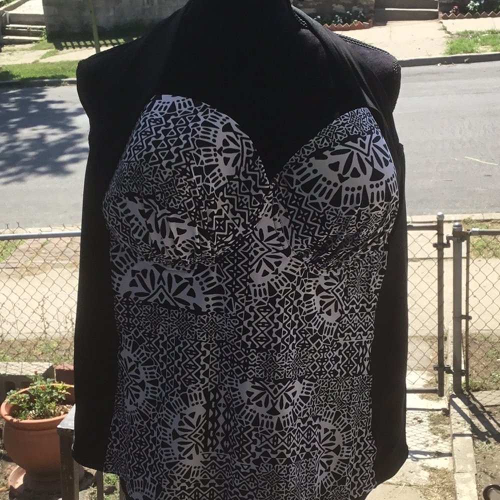Catalina. Black & White swim one tank 2X (18 ,20)